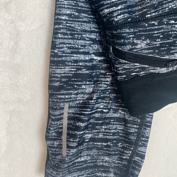 Nike Black and White Patterned leggings - Picture 4 of 7